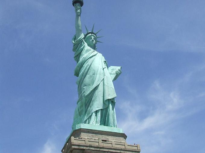 800px-0333New_York_City_Statue_of_Liberty.JPG